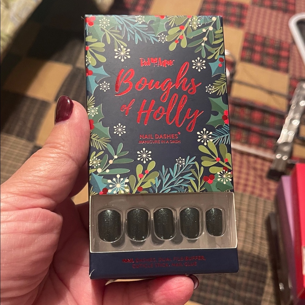 Dark Green Shimmer Nail Dashes